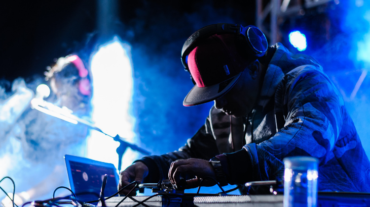 DJ ile Mezuniyet Balosu Nasıl Planlanır? Unutulmaz Bir Gece İçin Rehber