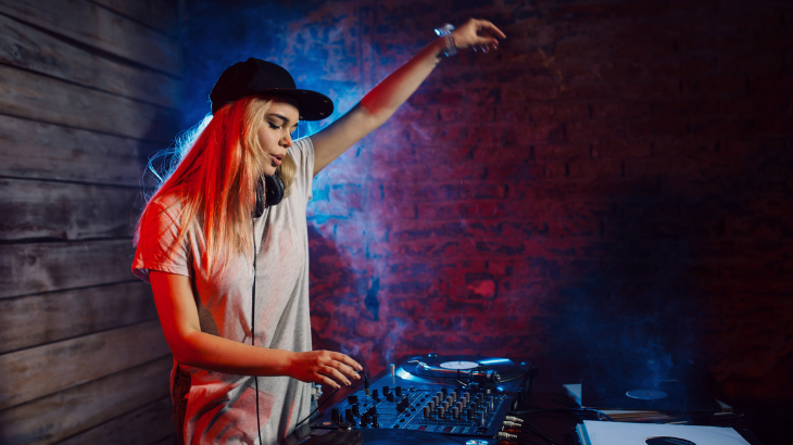 Kadın DJ Kiralama Hizmetinin Avantajları