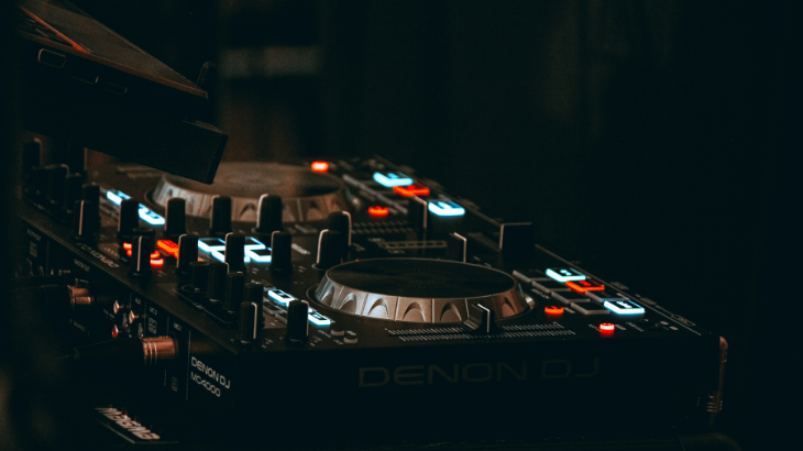 Ankara DJ Kiralama | Açılış Organizasyonlarında Enerjik Performans