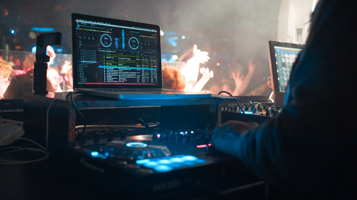 Düğünlerde DJ Tercih Etmenin Avantajları