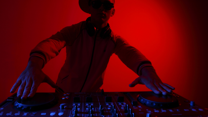 DJ ile Doğum Günü Partisi Nasıl Renklenir?