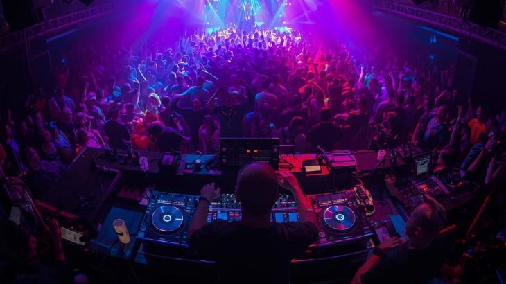 Ankara DJ Kiralama | Mezuniyet ve Üniversite Partilerinde Profesyonel DJ